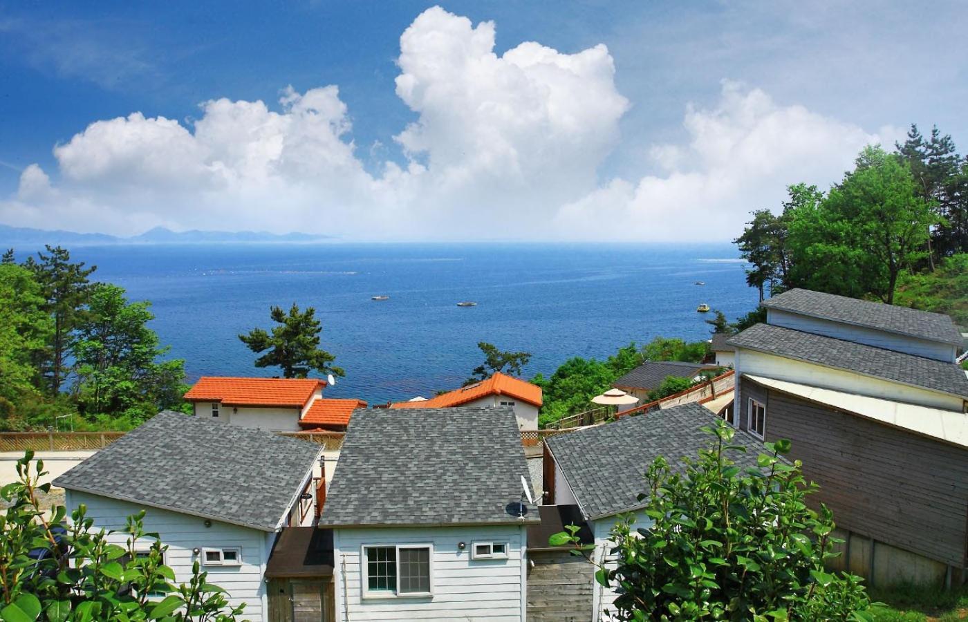 Namhae Eunbit Bada Pension Exterior photo